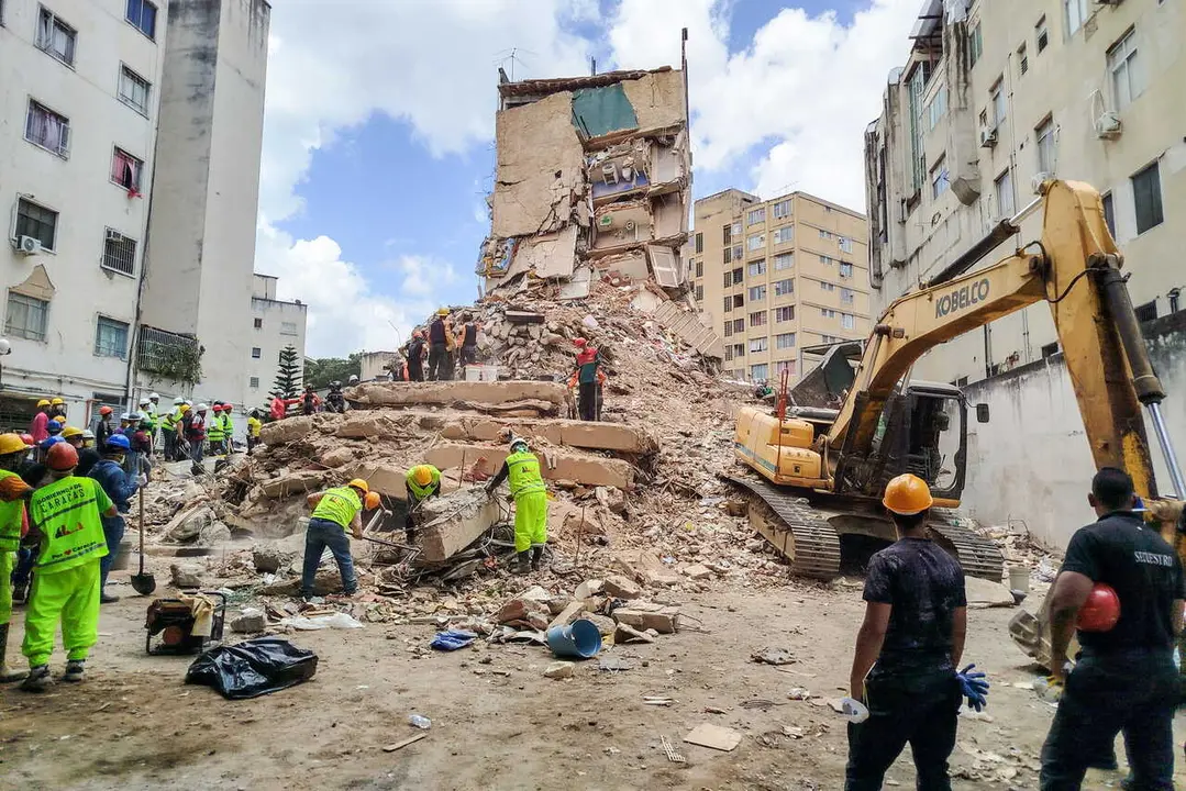 VENEZUELA, CARACAS - JUNE 29, 2026: First responders clear debris after the June 24 earthquakes. Iris Estrada/TASS