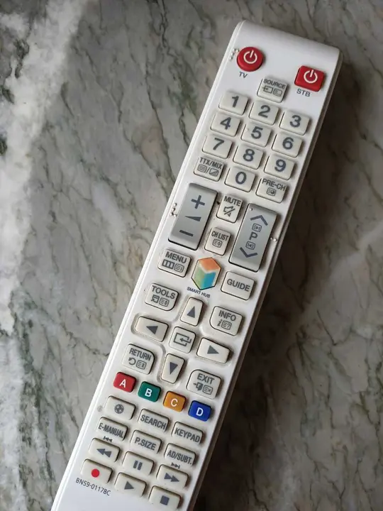 Archivo - Mando a distancia, televisi&oacute;n, televisor, TV
