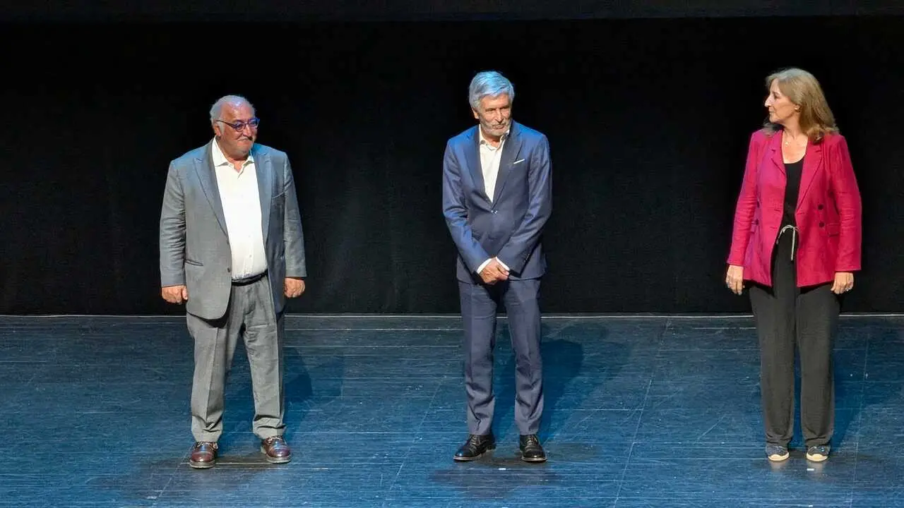 El ministro del Interior, Fernando Grande-Marlaska; la subsecretaria de Interior, Susana Cris&oacute;stomo; y el director general de Tr&aacute;fico, Pere Navarro