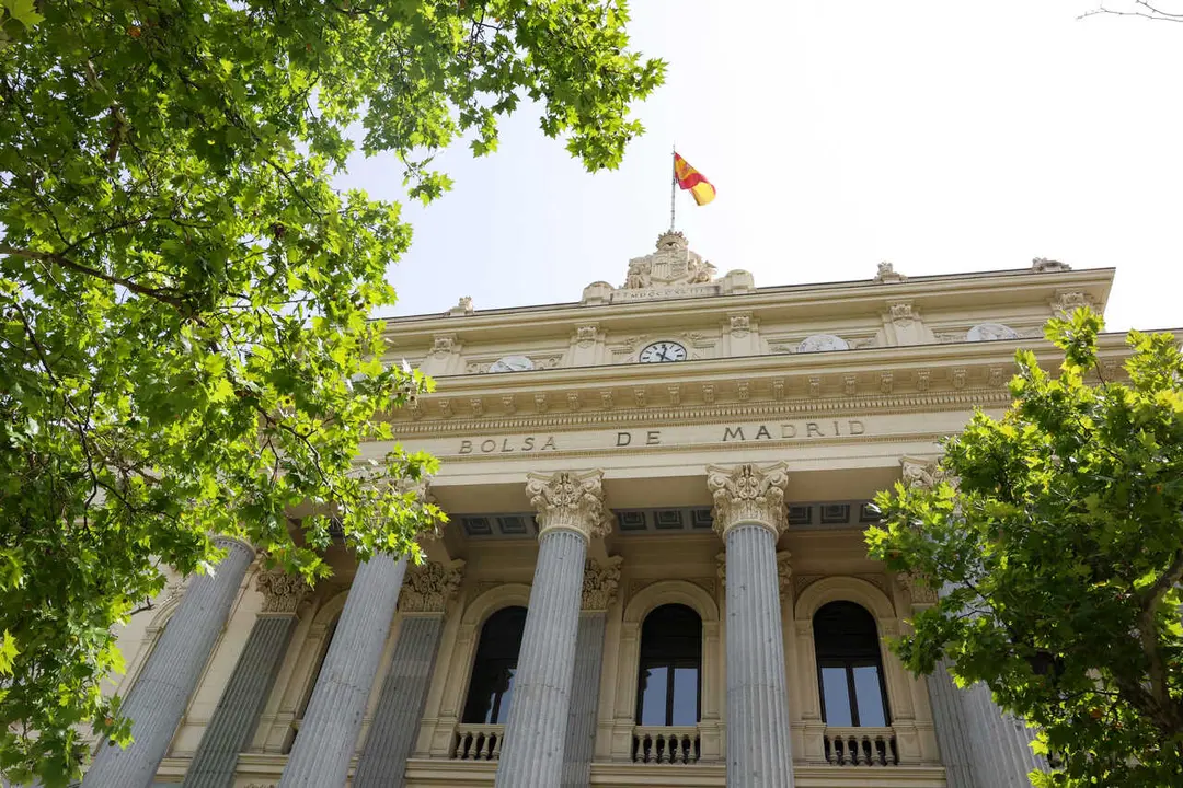Archivo - Fachada del Palacio de la Bolsa, a 18 de julio de 2023, en Madrid (Espa&ntilde;a). 