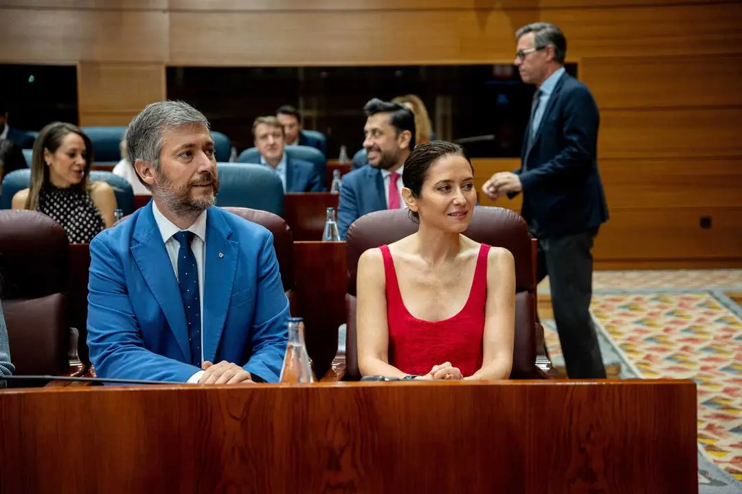 La presidenta de la Comunidad de Madrid, Isabel D&iacute;az Ayuso, y el consejero de Presidencia, Justicia y Administraci&oacute;n Local, Miguel &Aacute;ngel Garc&iacute;a Mart&iacute;n, durante un pleno extraordinario, en la Asamblea de Madrid, a 2 de julio de 2026, en Madrid (Espa&ntilde;a). 