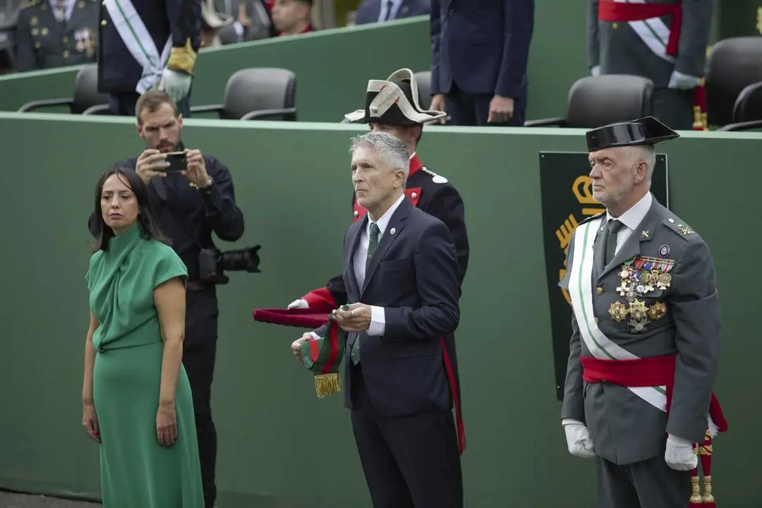 Archivo - La directora general de la Guardia Civil, Mercedes Gonz&aacute;lez , y el ministro del Interior, Fernando Grande-Marlaska, junto al DAO de la Guardia Civil, Manuel Llamas