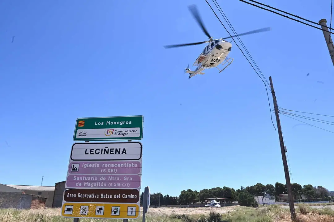 Un helic&oacute;ptero trabaja en el incendio de Leci&ntilde;ena, a 2 de julio de 2026, en Zaragoza, Arag&oacute;n (Espa&ntilde;a). 