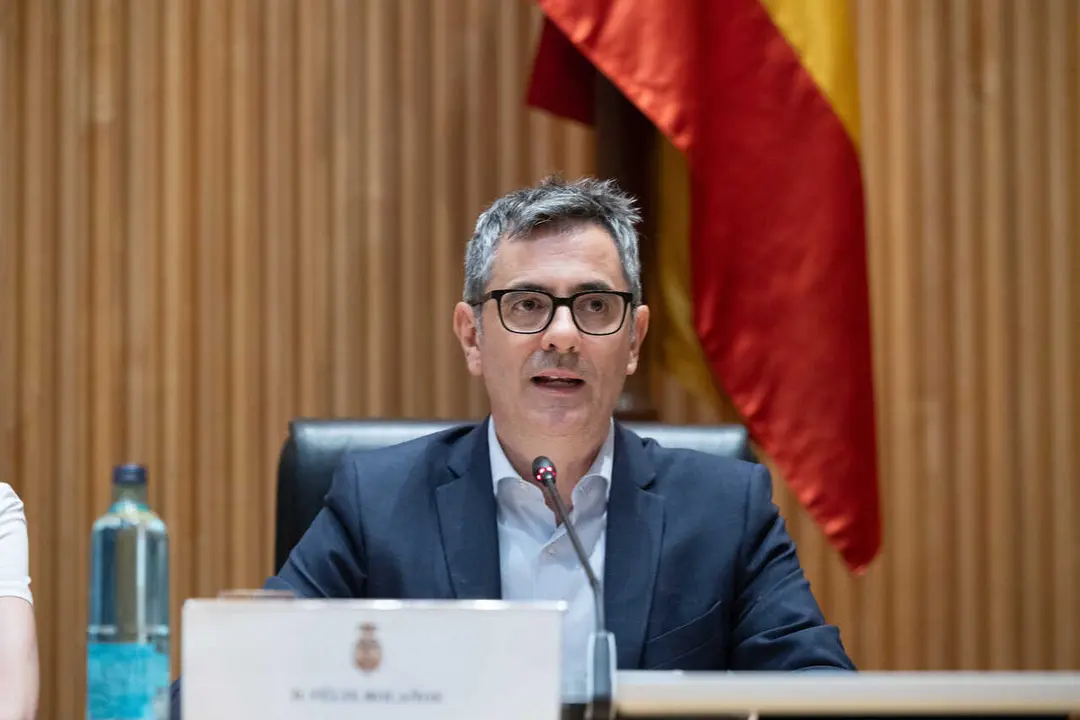 La ministra de Igualdad, Ana Redondo, y el ministro de Presidencia, Justicia y Relaciones con las Cortes, F&eacute;lix Bola&ntilde;os, y Relaciones con las Cortes, F&eacute;lix Bola&ntilde;os durante la Jornada &lsquo;M&aacute;s orgullo menos odio&rsquo; en la Sala Ernest Lluch del Congreso de los Diputados, a 2 de julio de 2026, en Madrid (Espa&ntilde;a). Esta jornada, con el lema &lsquo;Nada que curar, mucho que celebrar&rsquo;, se ha realizado a solicitud del Grupo Parlamentario Socialista, en el marco de la semana central del Orgullo LGTBIQ+ de Madrid.