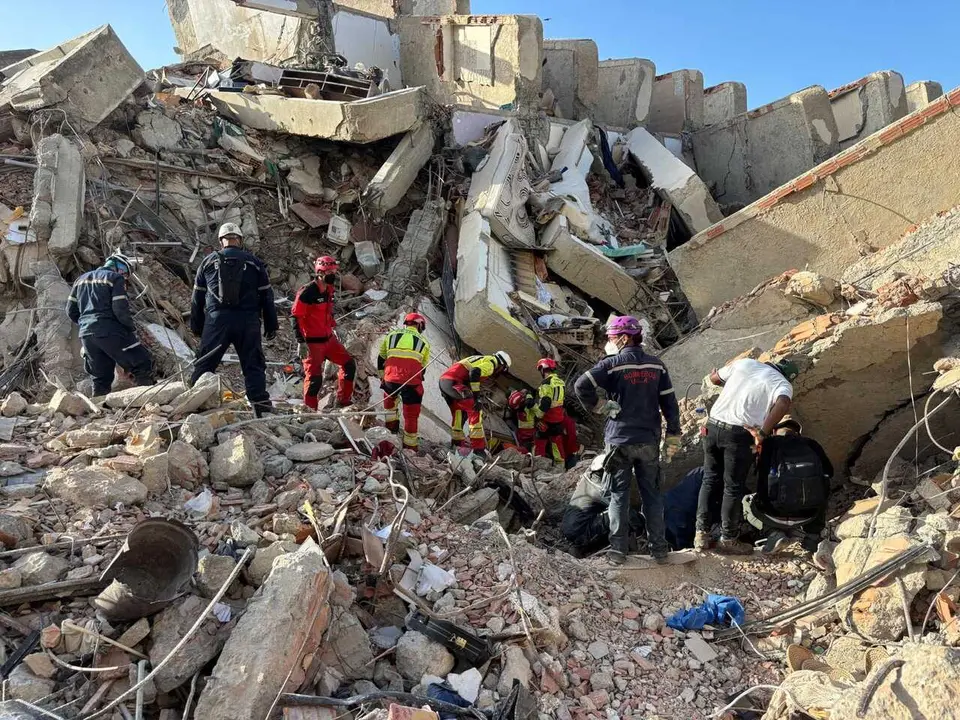 Bomberos de la Diputaci&oacute;n de Badajoz en Venezuela tras los terremotos.