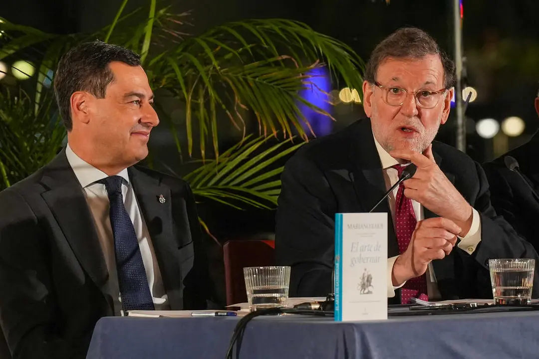 Archivo - El expresidente del Gobierno Mariano Rajoy  y Juanma Moreno, presidente de la Junta de Andaluc&iacute;a.