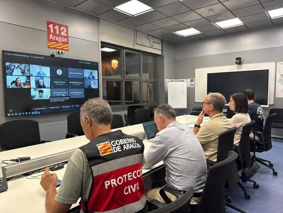 Reuni&oacute;n del CECOP esta pasada  noche en la sala de crisis del 112.