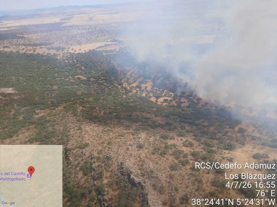Imagen a&eacute;rea del incendio forestal declarado en el municipio cordob&eacute;s de Los Bl&aacute;zquez en el 4 de julio.