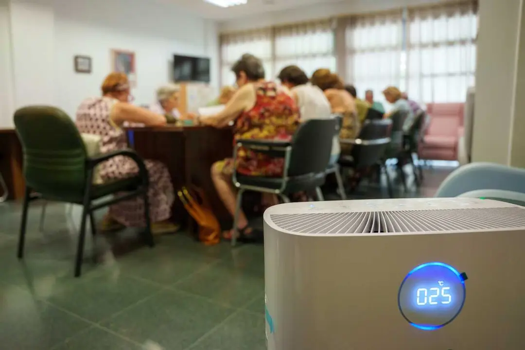 Personas mayores en un aula. 