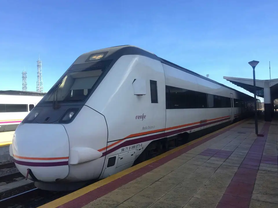 Archivo - Interrumpida la circulaci&oacute;n de trenes Zafra-Sevilla por una incidencia en la infraestructura. Imagen de archivo