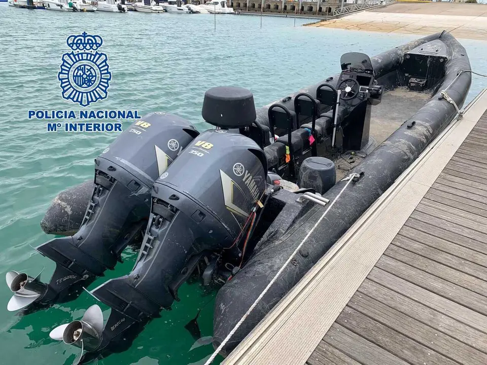 Archivo - Narcolancha intervenida en el r&iacute;o Guadalquivir