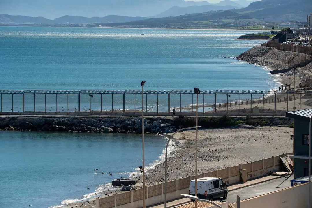 Archivo - Nueva configuraci&oacute;n del espig&oacute;n tras los distintos temporales, en la frontera de El Tarajal, a 17 de febrero de 2026, en Ceuta (Espa&ntilde;a). 