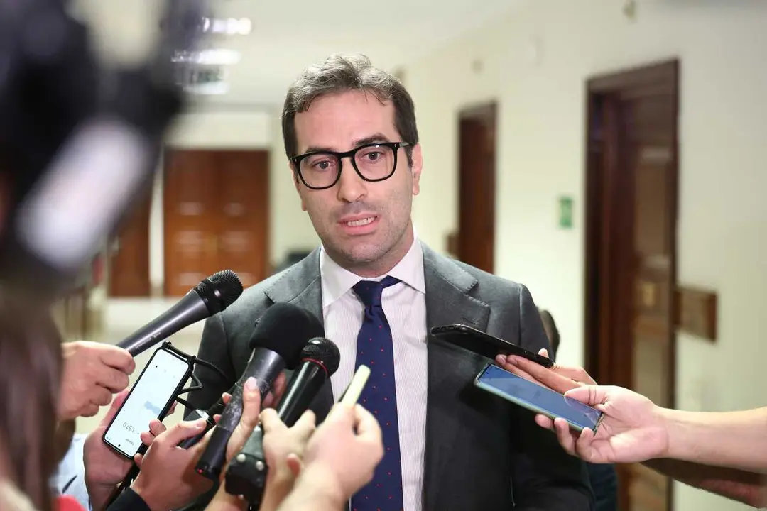 El vicepresidente primero del Gobierno y ministro de Econom&iacute;a, Comercio y Empresa, Carlos Cuerpo, durante la celebraci&oacute;n de la sesi&oacute;n extraordinaria de la Comisi&oacute;n Mixta para la Uni&oacute;n Europea, a 8 de julio de 2026, en Madrid (Espa&ntilde;a). Cuerpo comparece a p
