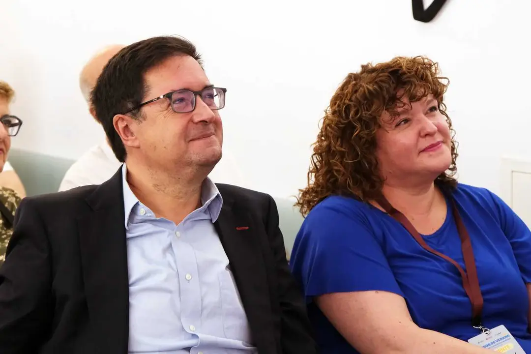 El ministro para la Transformaci&oacute;n Digital y de la Funci&oacute;n P&uacute;blica, &Oacute;scar L&oacute;pez, y la secretaria general de UGT Madrid, Susana Huertas, clausuran el curso 'Derechos humanos y sindicalismo ante la ola reaccionaria' de la UCM en San Lorenzo de El Escorial. 