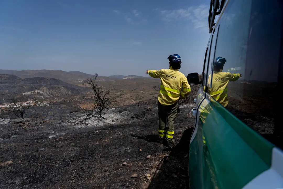 An INFOCA wildfire firefighter seen during the operations to stabilize the Los Gallardos wildfire. The Los Gallardos wildfire in Almer&iacute;a, Spain, has left 12 people dead, 7 people missing, and more than 6,000 hectares burned. On the ground, around 540 personnel deployed by the Spanish Government are involved in the response, including members of the Civil Guard, Civil Protection, and the Military Emergency Unit (UME).