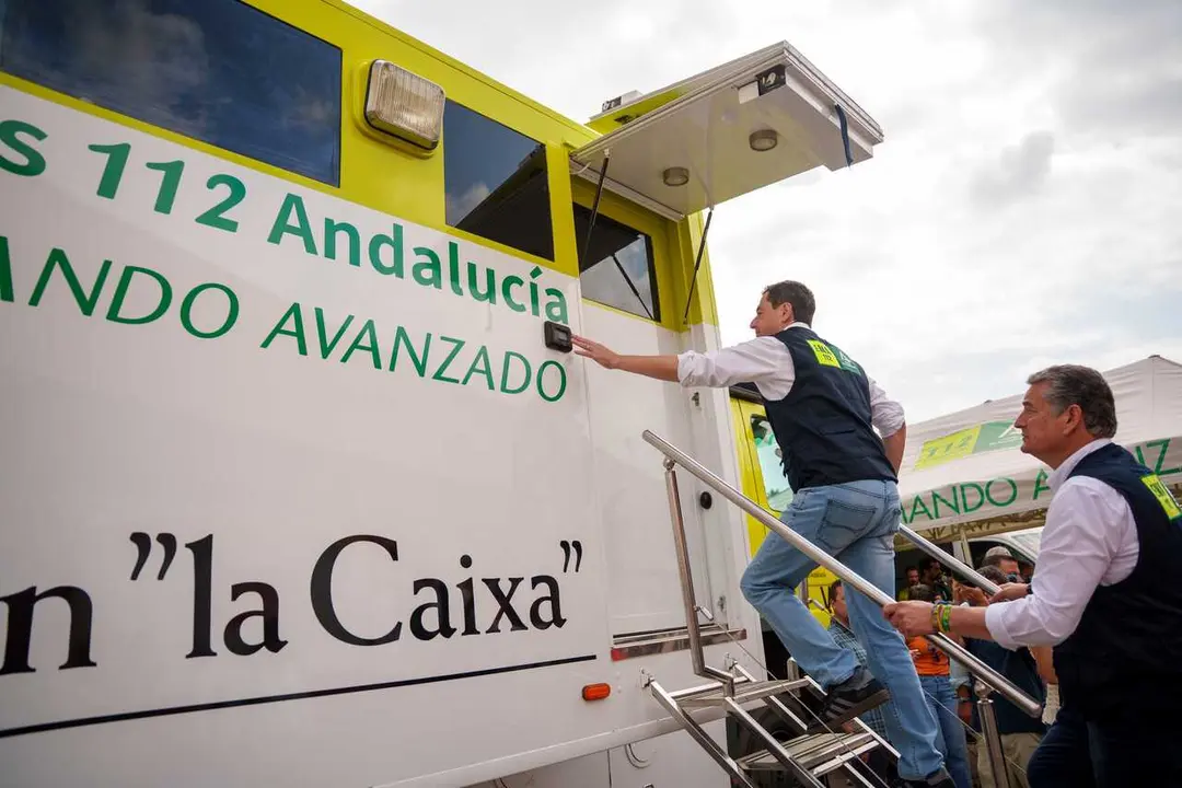 El presidente de la Junta de Andaluc&iacute;a, Juanma Moreno atiende a los medios de comunicaci&oacute;n en el PMA del incendio forestal de los Gallardos. A 12 de julio de 2026 en los Gallardos, Almer&iacute;a (Andaluc&iacute;a, Espa&ntilde;a). 