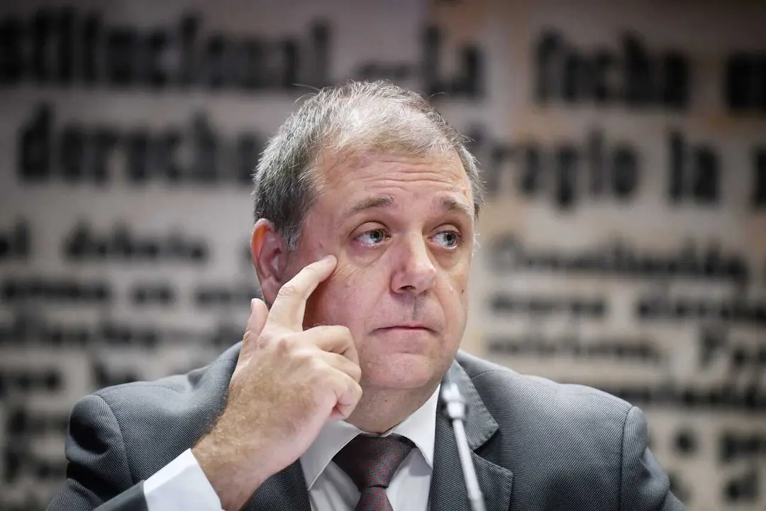 Archivo - El consejero de la sociedad espa&ntilde;ola de participaciones industriales (SEPI) y expresidente de correos y tel&eacute;grafos, Juan Manuel Serrano Quintana, comparece en la Comisi&oacute;n de Investigaci&oacute;n del &lsquo;caso Koldo&rsquo;, en el Senado, a 15 de septiembre de 202