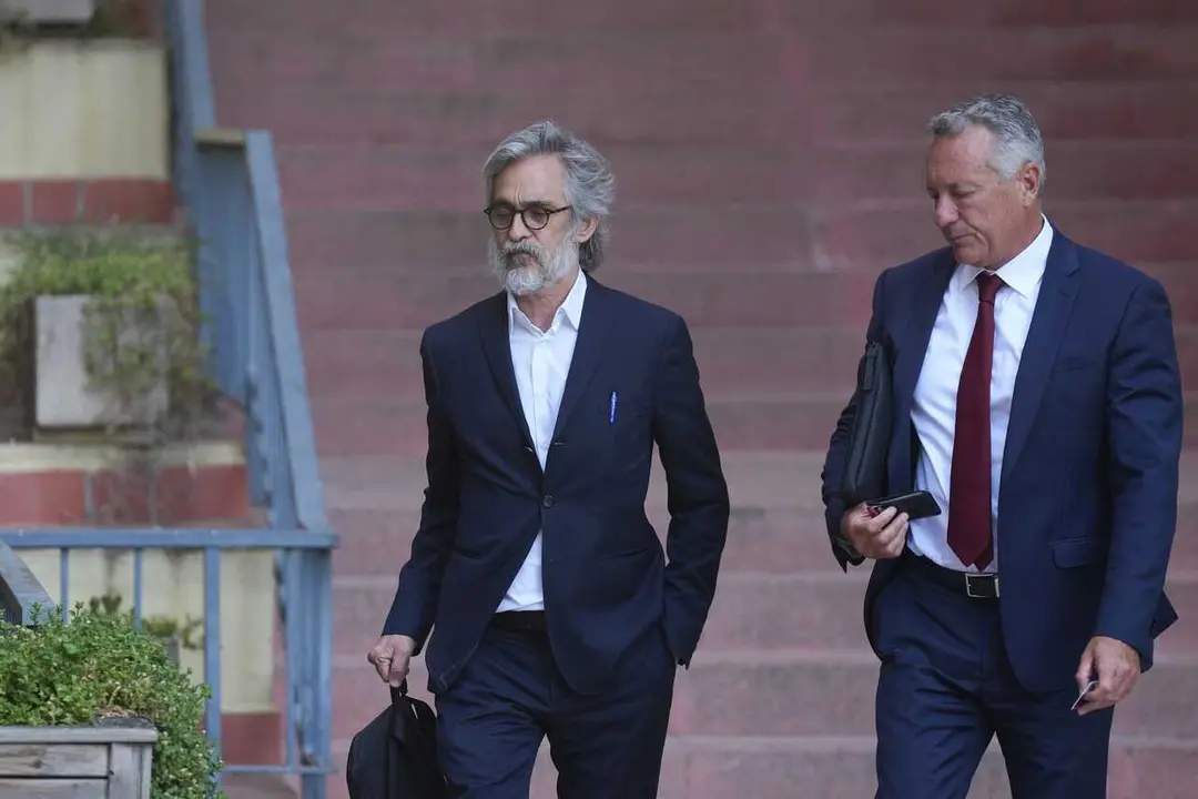 Los abogados, Cristobal Martell y Sebasti&aacute;n de Juan, a su llegada al Juzgado N&ordm;5 Martorell, a 3 d ejulio de 2026, en Martorell, Barcelona, Catalunya (Espa&ntilde;a).