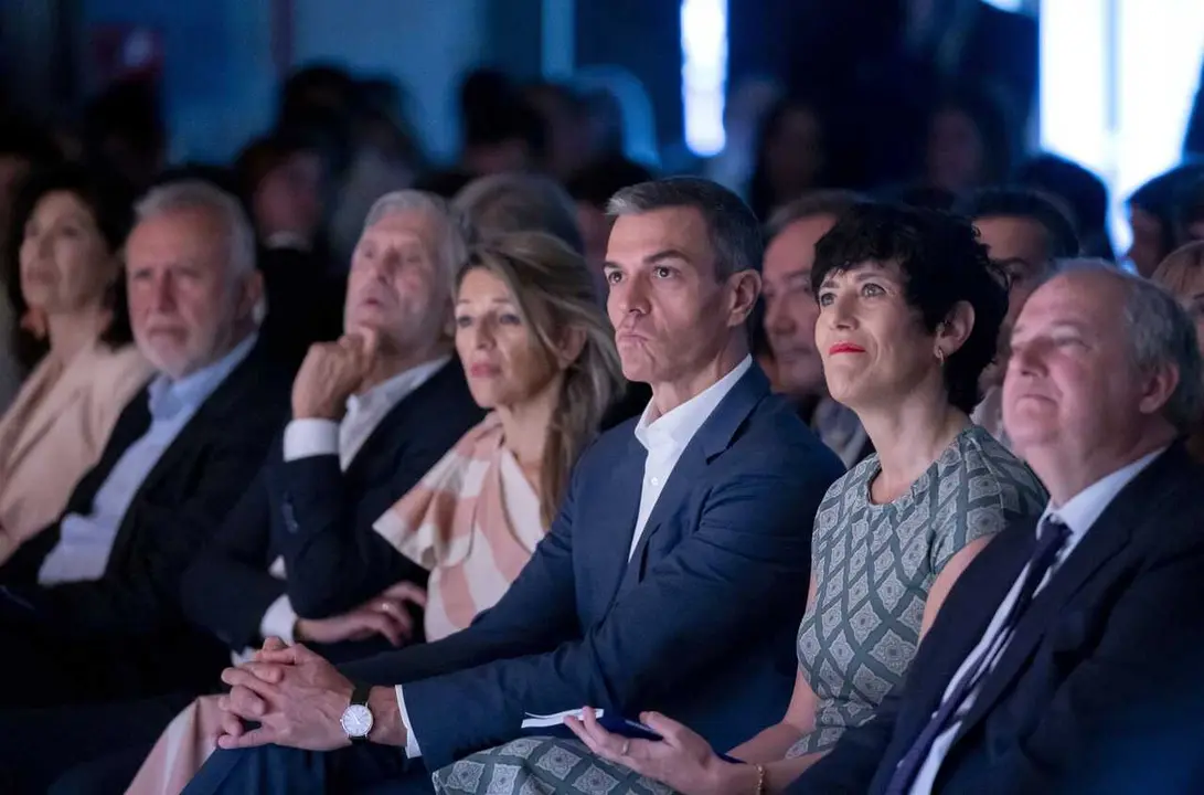 (i-d) El ministro de Pol&iacute;tica Territorial y Memoria Democr&aacute;tica, &Aacute;ngel V&iacute;ctor Torres, el ministro de Interior, Fernando Grande-Marlaska, la vicepresidenta segunda y ministra de Trabajo, Yolanda D&iacute;az, el presidente del Gobierno, Pedro S&aacute;nchez