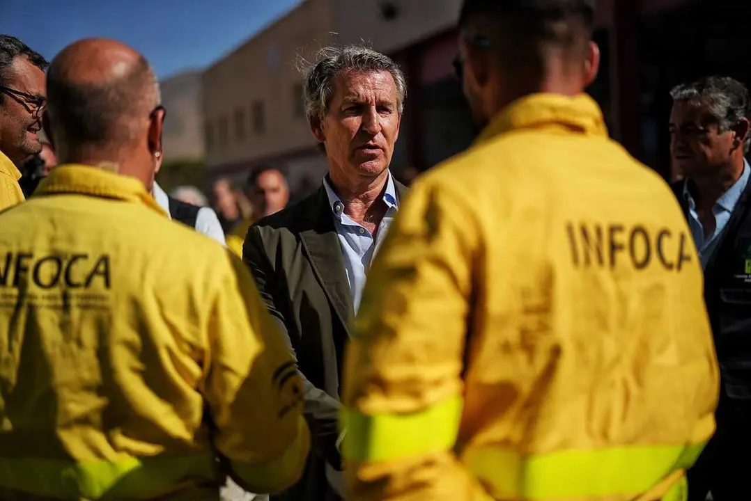 El presidente del PP,  Alberto N&uacute;&ntilde;ez Feij&oacute;o,  visita el puesto de mando del incendio de Los Gallardos.