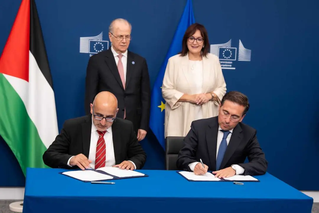 El ministro de Asuntos Exteriores, Uni&oacute;n Europea y Cooperaci&oacute;n, Jos&eacute; Manuel Albares, junto a la comisaria para el Mediterr&aacute;neo, Dubravka &Scaron;uica, y el primer ministro de la Autoridad Palestina, Mohammad Mustafa, a 13 de julio de 2026.