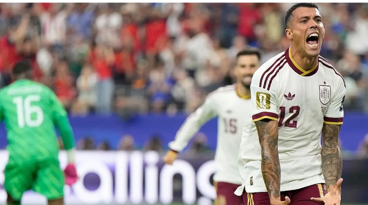 Pedro Porro celebra su gol.