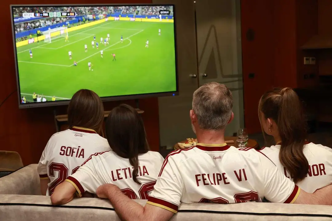 (I-D) La Intanta Sof&iacute;a; la Reina Letizia; el Rey Felipe VI; y la Princesa Leonor; visualizan el partido de semifinales del Mundial de f&uacute;tbol entre Espa&ntilde;a y Francia, a 14 de julio de 2026, en Madrid (Espa&ntilde;a).