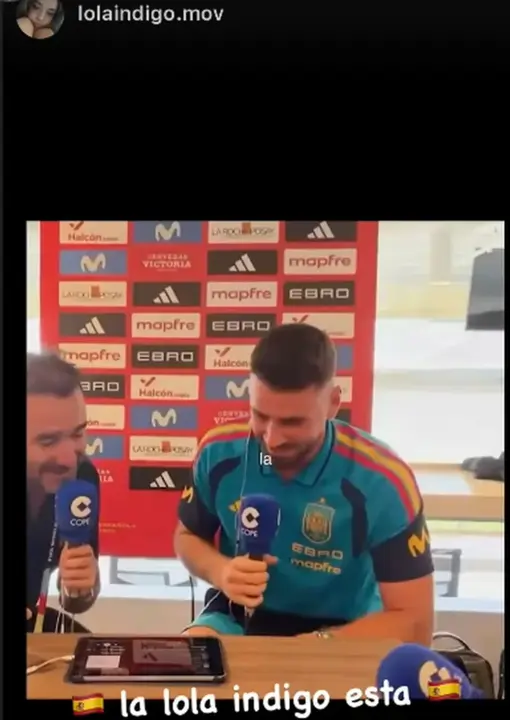Unai Sim&oacute;n poniendo la canci&oacute;n de Lola &Iacute;ndigo