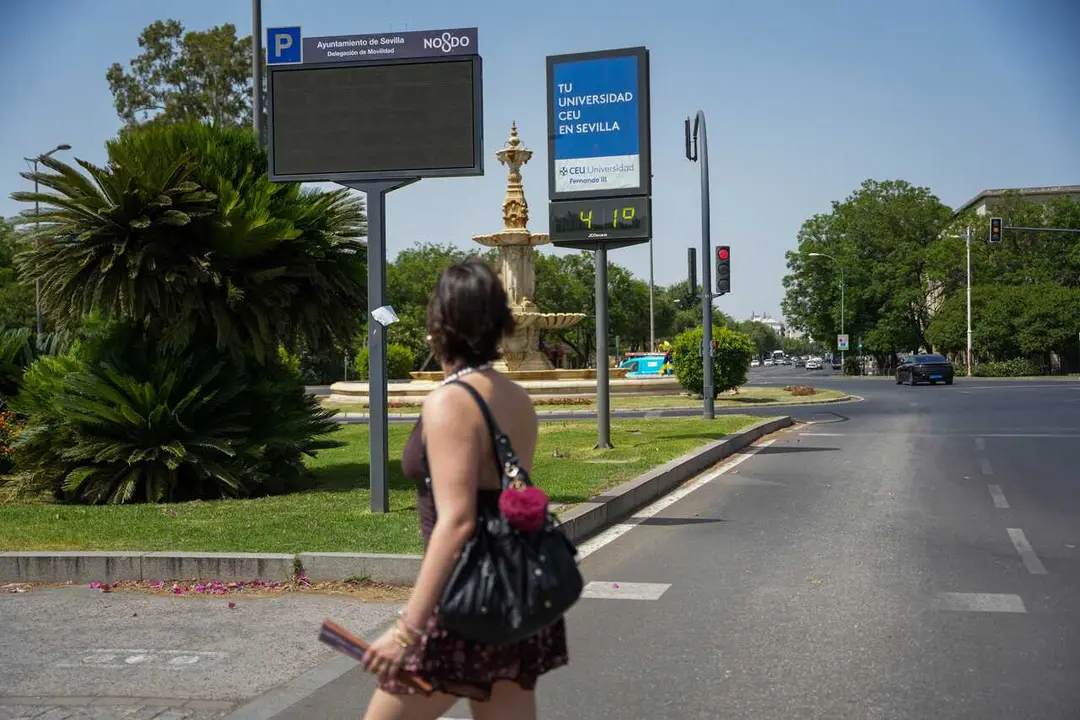 Term&oacute;metro con m&aacute;s de 40 grados de temperatura. A 20 de junio de 2026, en Sevilla (Andaluc&iacute;a, Espa&ntilde;a).Altas temperaturas en Andaluc&iacute;a en una jornada con avisos de nivel naranja y amarillo en varias provincias