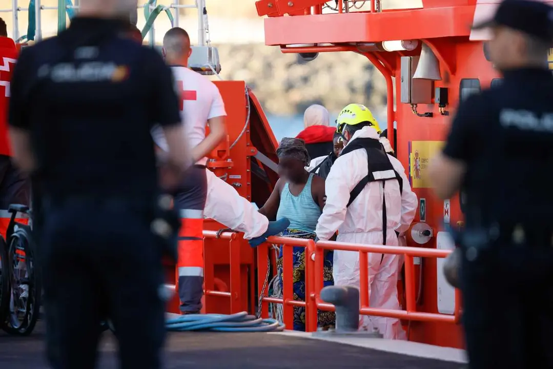 Archivo - Varios migrantes son rescatados y trasladados por Salvamento Mar&iacute;timo al puerto de Arguinegu&iacute;n, a 15 de enero de 2026, en Gran Canaria, Canarias (Espa&ntilde;a). 