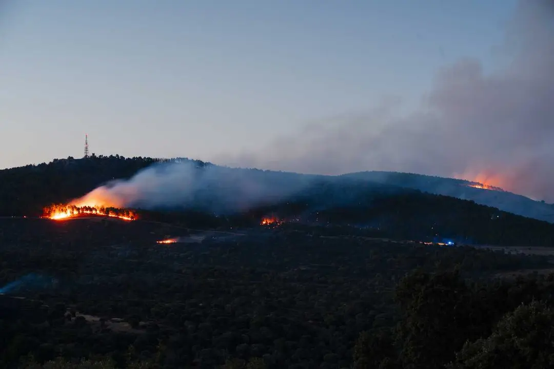 Vista del incendio de Lozoyuela, a 16 de julio de 2026, en Lozoyuela, Madrid (Espa&ntilde;a). La Agencia de Seguridad y Emergencias Madrid 112 (ASEM112) ha activado la Situaci&oacute;n Operativa 2 del Plan de Protecci&oacute;n Civil contra Incendios Forestales de la Comunidad