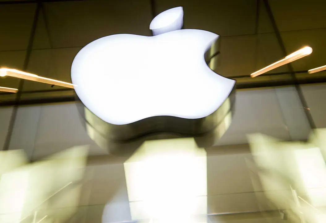 Archivo - FILED - 17 February 2016, Munich: A general view of the Apple logo on the facade of the Apple store in Munich. The lower court of the European&nbsp;Union is to rule on Apple and Ireland's appeal against an order for Dublin to recuperate 13 billions e