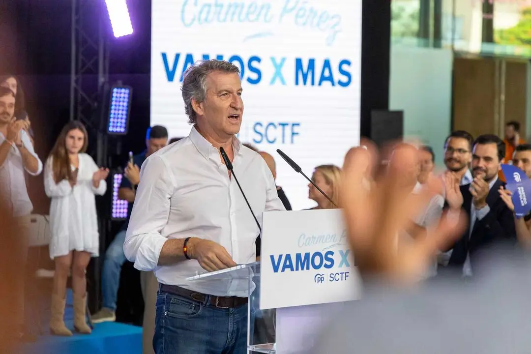 El presidente del Partido Popular, Alberto N&uacute;&ntilde;ez Feij&oacute;o, durante la presentaci&oacute;n oficial de Carmen P&eacute;rez como candidata del Partido Popular a la alcald&iacute;a de Santa Cruz de Tenerife, a 17 de julio de 2026, en Santa Cruz de Tenerife, Islas Canarias (Espa&ntilde;a).