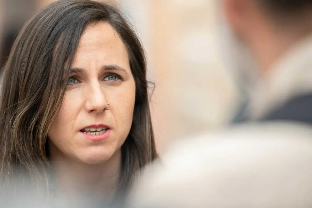 La secretaria general de Podemos, Ione Belarra, ofrece declaraciones a los medios en la visita al Festival Internacional de Teatro Cl&aacute;sico, a 18 de julio de 2026, en Almagro, Ciudad Real, Castilla-La Mancha (Espa&ntilde;a). El Festival Internacional de Teatro Cl
