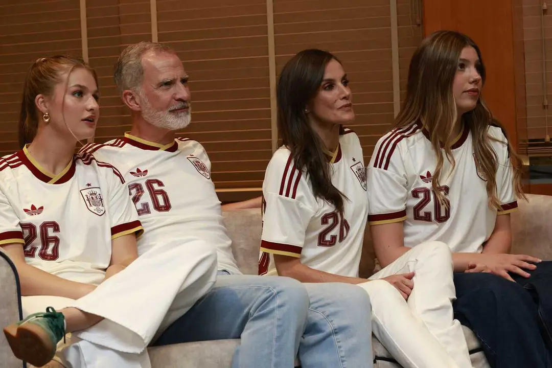 (I-D) La Princesa Leonor; el Rey Felipe VI, la Reina Letizia; y la Infanta Sofia; visualizan el partido de semifinales del Mundial de f&uacute;tbol entre Espa&ntilde;a y Francia, a 14 de julio de 2026, en Madrid (Espa&ntilde;a).