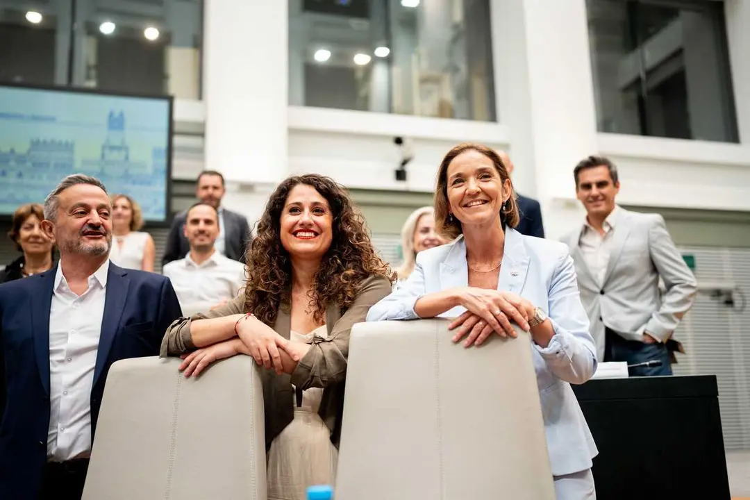La concejala Emma L&oacute;pez (i), y la portavoz del PSOE, Reyes Maroto (d), durante el Debate del Estado de la Ciudad, en el Palacio de Cibeles, a 30 de junio de 2026, en Madrid (Espa&ntilde;a).
