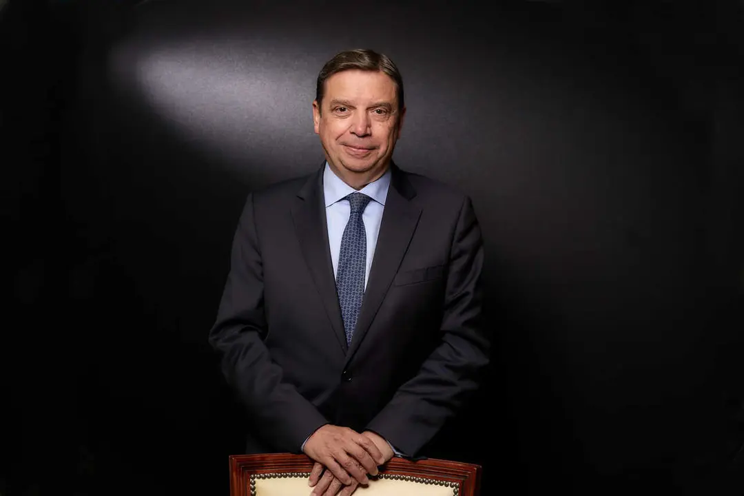 Archivo - El ministro de Agricultura, Pesca y Alimentaci&oacute;n, Luis Planas, posa para Europa Press, a 11 de abril de 2022, en Madrid (Espa&ntilde;a) 