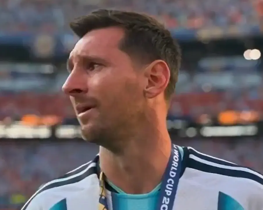 Messi llora tras la derrota ante Espa&ntilde;a