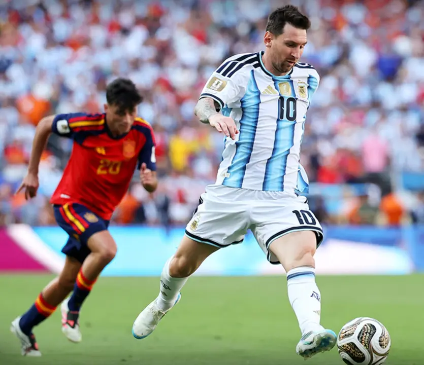 Messi en los pocos instantes que golpe&oacute; el esf&eacute;rico