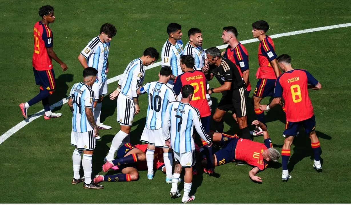 Jugadores de Argentina protagonizaron varios altercados tras la final del Mundial que ahora investiga la FIFA. Europa Press