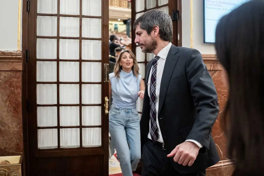 Archivo - La vicepresidenta segunda y ministra de Trabajo, Yolanda D&iacute;az, y el ministro de Cultura, Ernest Urtasun, durante una sesi&oacute;n plenaria en el Congreso, a 29 de abril de 2026, en Madrid (Espa&ntilde;a). 