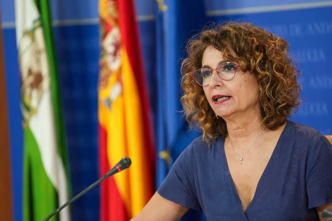 La secretaria general del PSOE-A y portavoz del Grupo Parlamentario Socialista, Mar&iacute;a Jes&uacute;s Montero, ofrece una rueda de prensa en el Parlamento. (Foto de archivo).