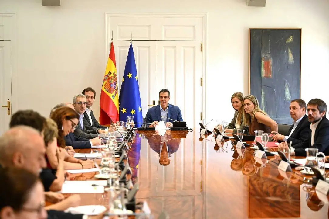 Pedro S&aacute;nchez preside la reuni&oacute;n de coordinaci&oacute;n para el Tr&iacute;o de Eclipses