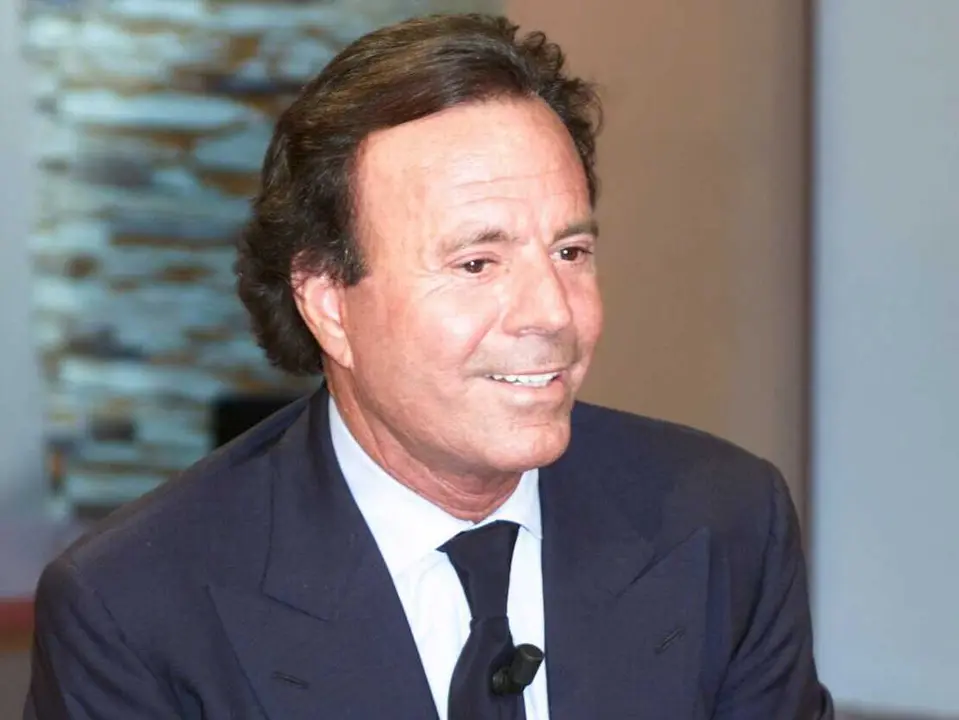 Archivo - El cantante Julio Iglesias.