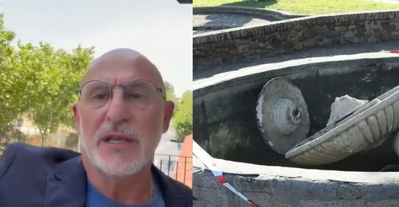 Luis de la Fuente junto a la fuente donde falleci&oacute; el joven Adri&aacute;n