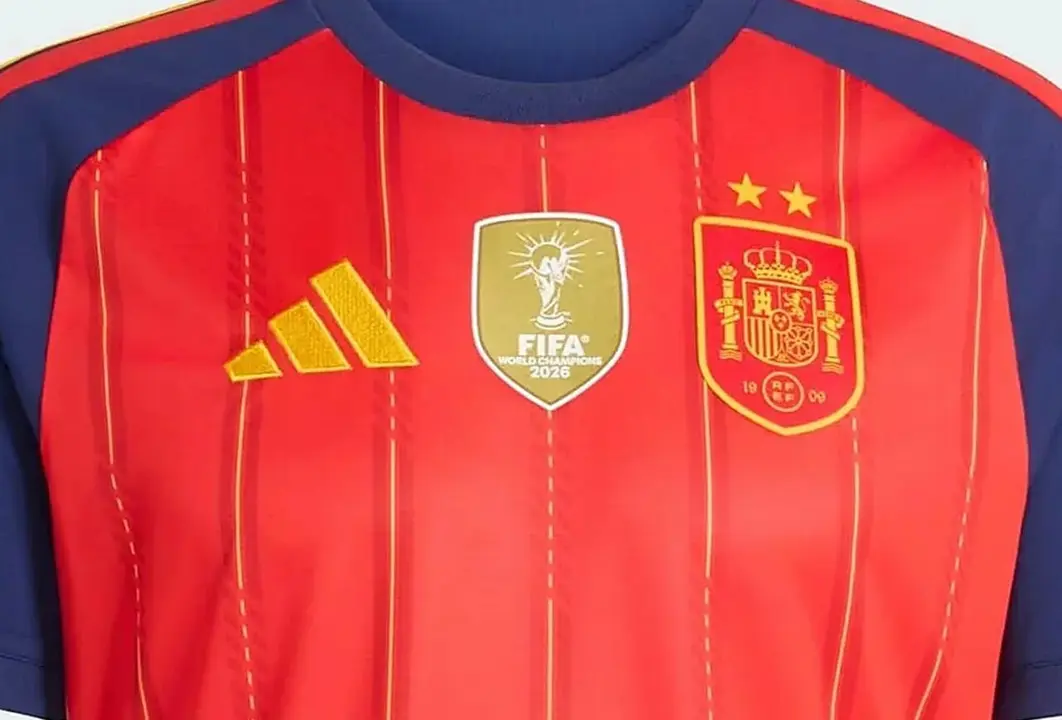 Nueva camiseta de la Selecci&oacute;n con las 2 estrellas de los Mundiales
