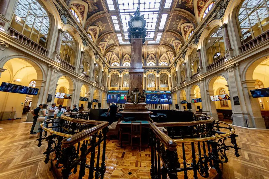 Paneles informativos en el Palacio de la Bolsa de Madrid, a 7 de julio de 2026, en Madrid (Espa&ntilde;a). 