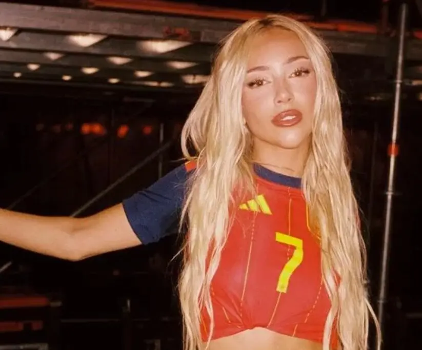 Ana Mena en sus redes sociales con la camiseta con el 7 de Ferr&aacute;n