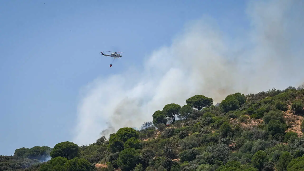 Im&aacute;genes del incendio forestal declarado en un paraje de Cerro Muriano