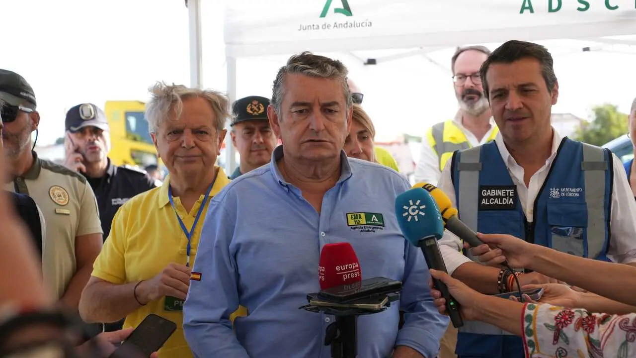 Imagen del Puesto de Mando Avanzado establecido por el incendio de Cerro Muriano (C&oacute;rdoba) a 25 de julio de 2026 en Cerro Muriano (C&oacute;rdoba, Andaluc&iacute;a, Espa&ntilde;a).  En presencia del vicepresidente primero y consejero de Presidencia, Sanidad y Emergencias de l